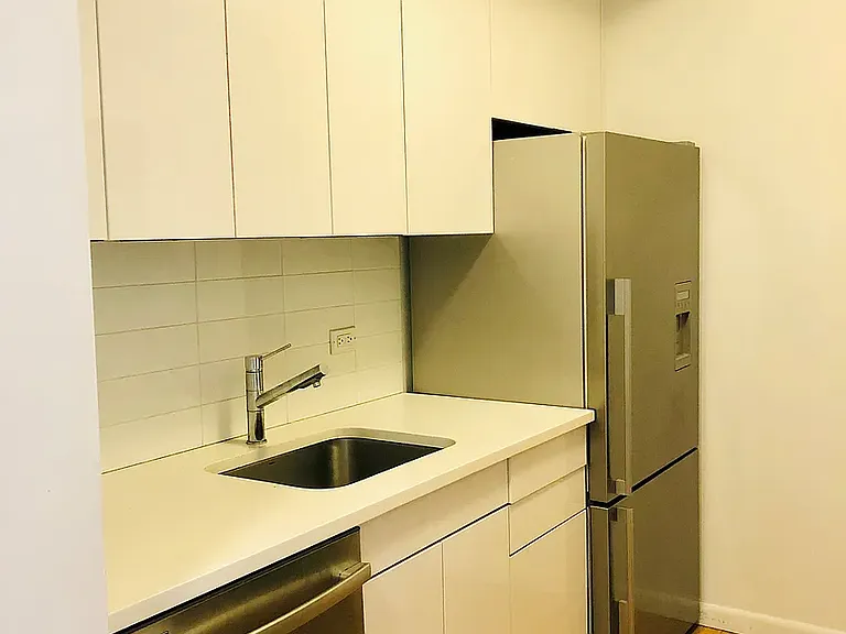242 W 61st St #4B — Photo 9