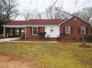 145 Flintfield Dr, Winston Salem, NC 27103