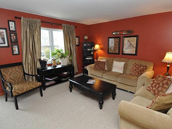 3rd image of 3502 Helen Pl