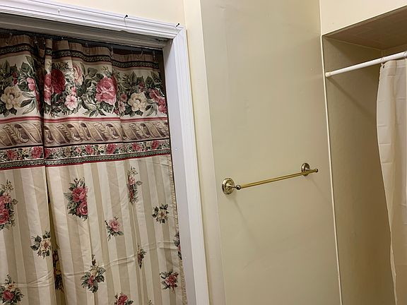 Bathroom/Closet