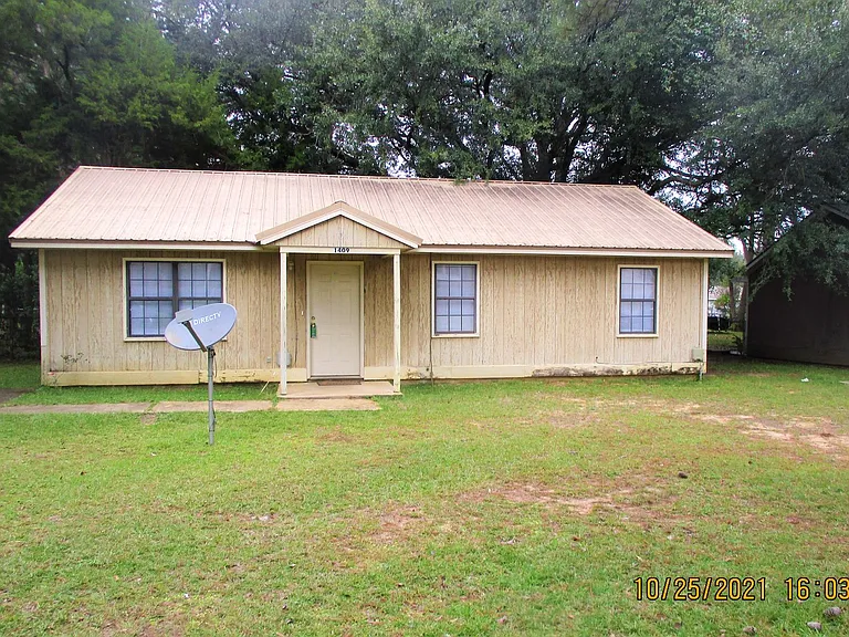 1409 Westcliff Ct — Photo 1