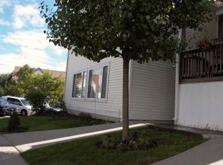 82 Falcon Ridge Way N, Hamburg, NJ 07419