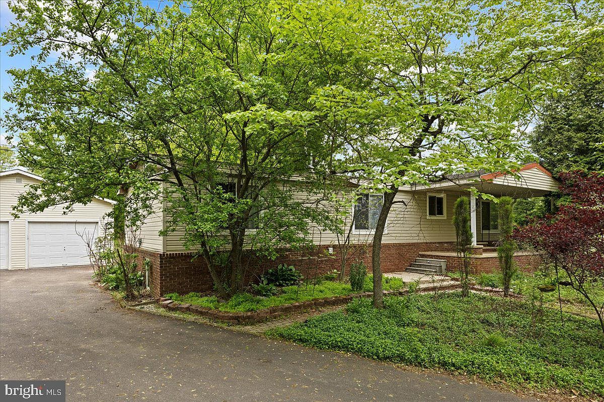 2409 Diamond St, Sellersville, PA 18960 Zillow