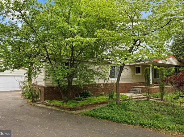 2409 Diamond St, Sellersville, PA 18960