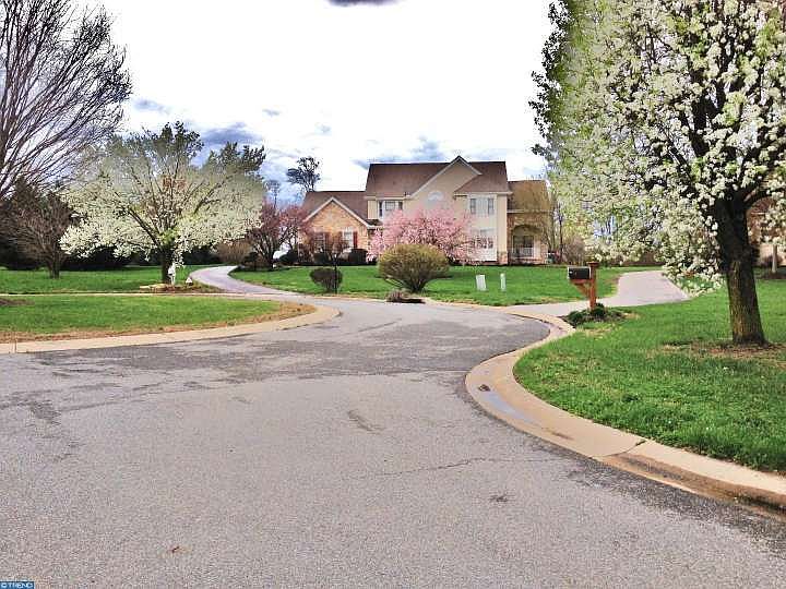 1st image of 204 Glenelg Ct