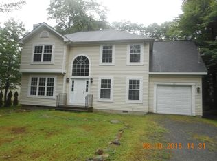 9152 Belvedere Rd, Tobyhanna, PA 18466