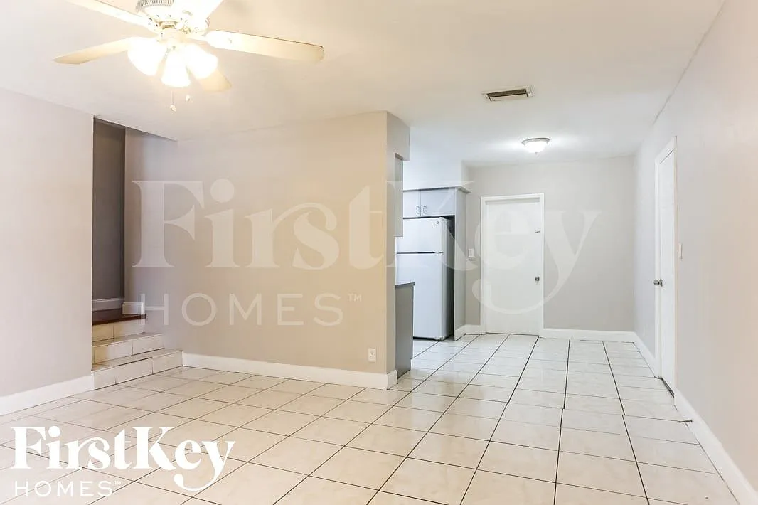 3 bed, 2.0 bath, 1338 sqft, $3,435 — Photo 3