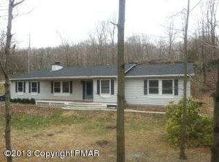 146 Pomolae Dr, Dingmans Ferry, PA 18328