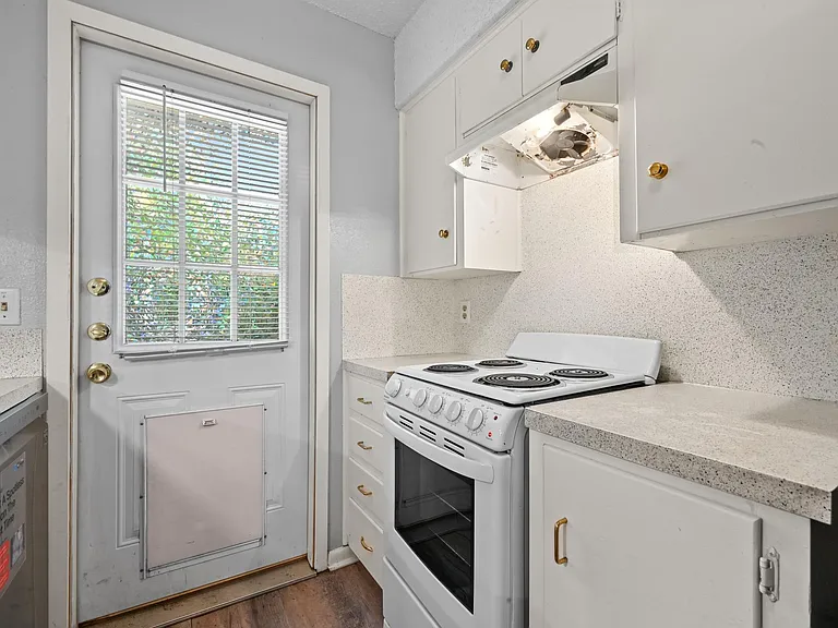 8910 Little Walnut Pkwy #A — Photo 16