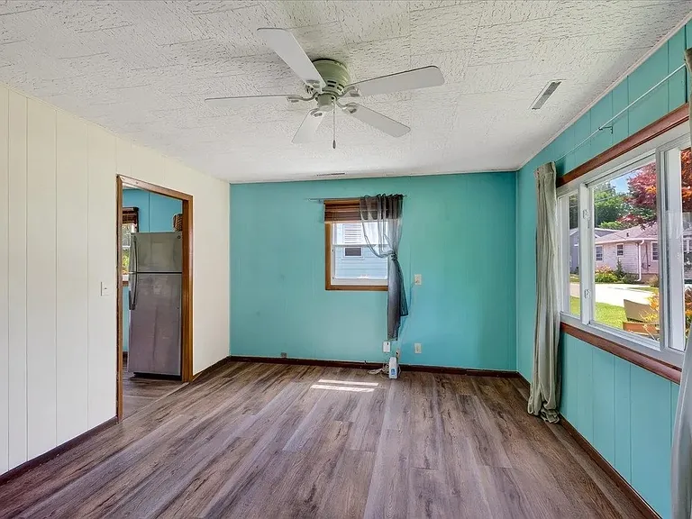 145 Rodney Ct — Photo 3