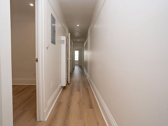 4th image of 1048 Montgomery St