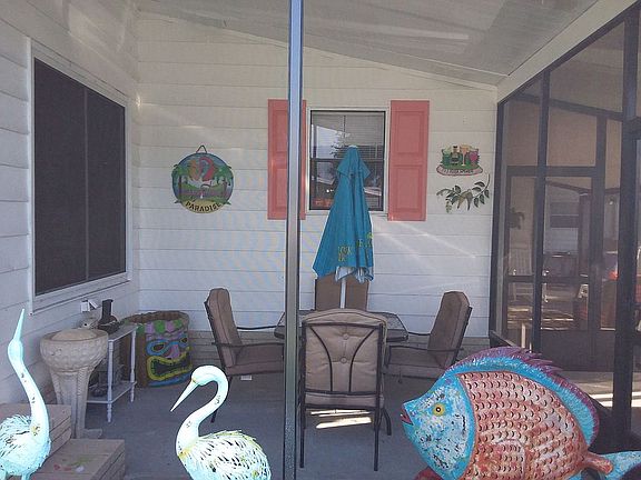 Front screened room. 