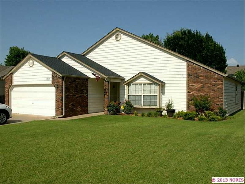 1st image of 1819 S Gardenia Pl