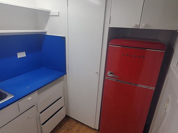 5th image of 905 Ashbury St #1