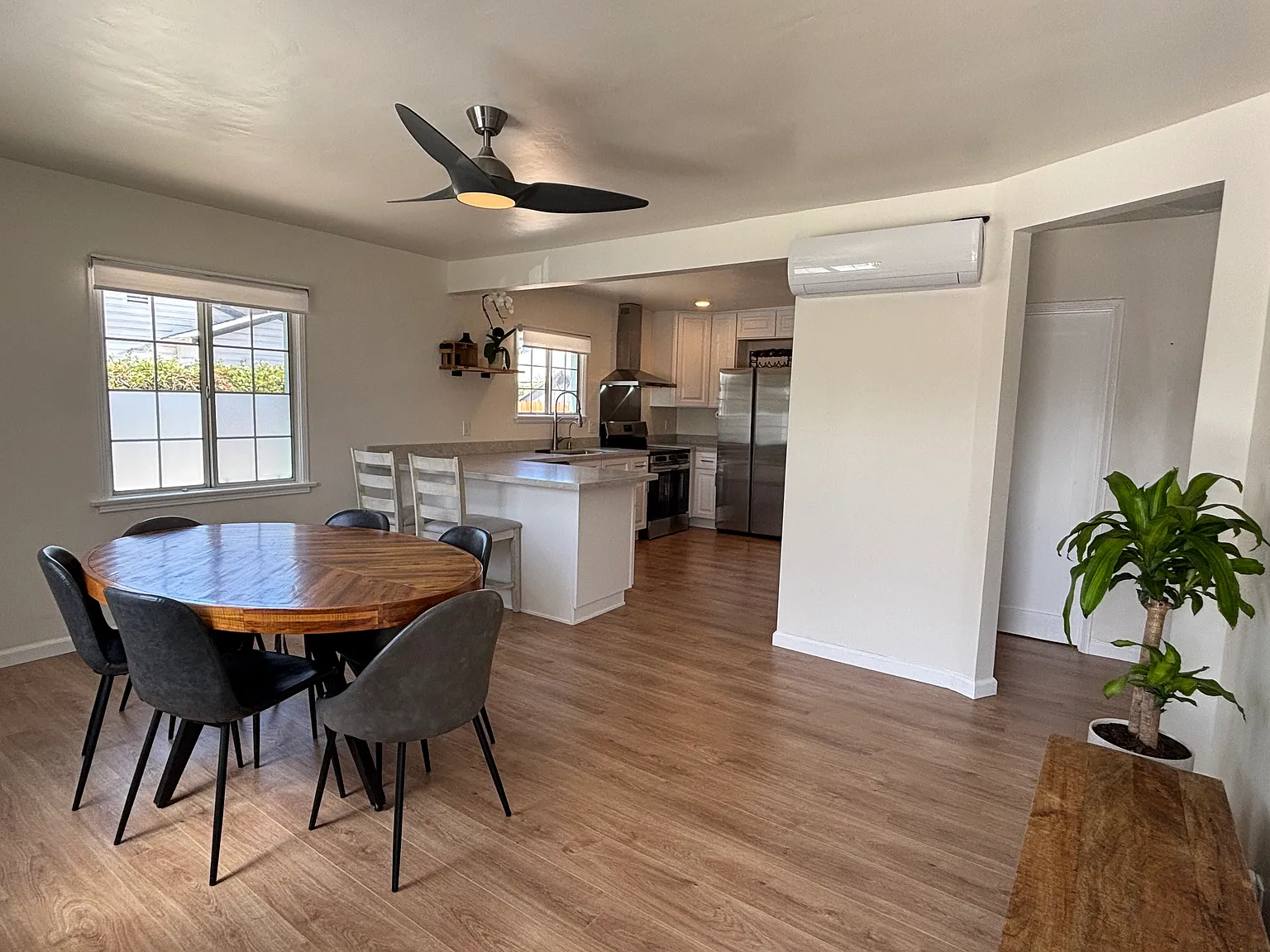 2 bed, 1200 sqft, $3,400 — Photo 2