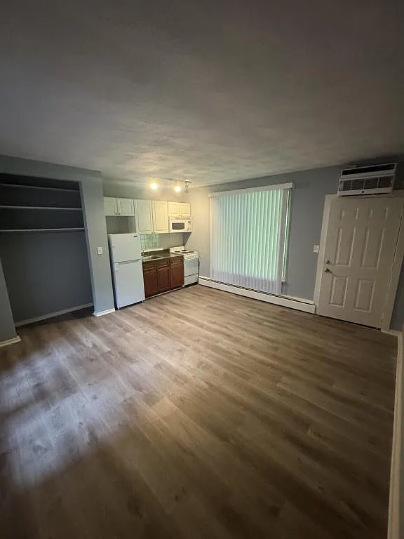 724 Delta Ave. Apt. 18 — Photo 3