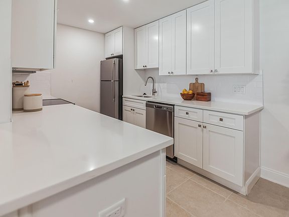 Palma Ceia by Innovo Living Hyde Park - Newly Designed 1 Bedroom 1 Bath