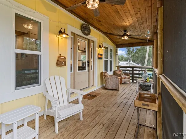 5328 Riverside Dr, Yankeetown, FL 34498