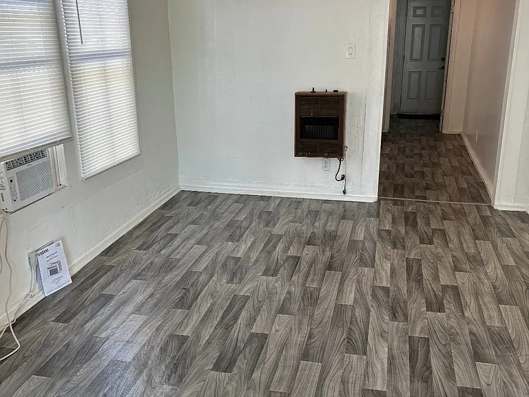 933 E 11th Ave — Photo 6