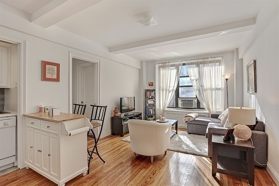 1st image of 50 W 72nd St APT 1108