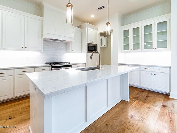 4th image of 210 Baleigh Dr