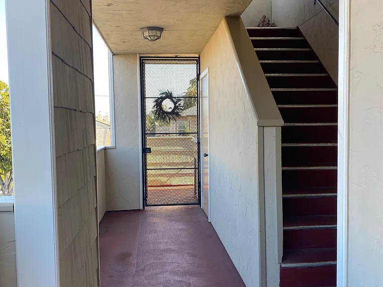1117 Laguna Ave #5 — Photo 31