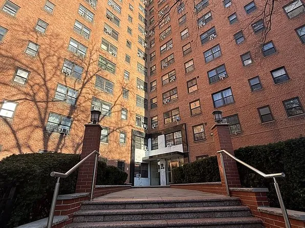 9905 63rd Dr APT 9Z, Rego Park, NY 11374