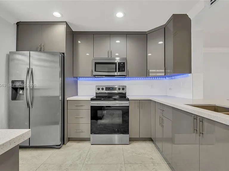 5452 NW 169th Ter — Photo 3