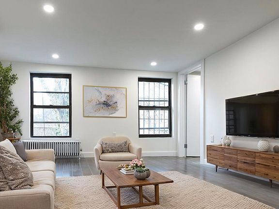 2nd image of 321 1st Ave APT 4R
