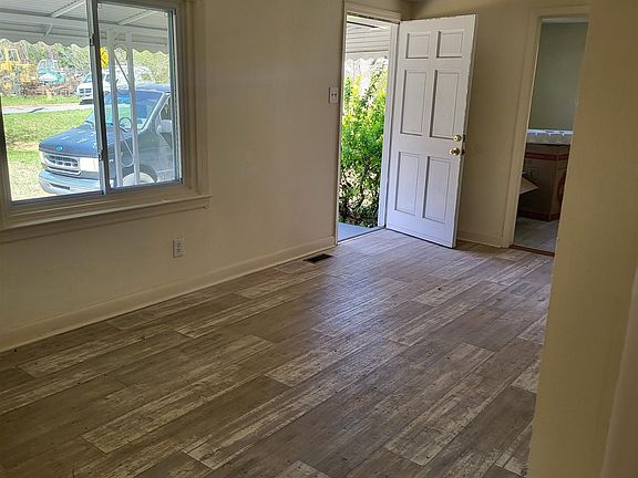 2nd image of 511 Royal St
