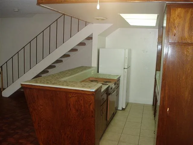 811 Cathedral Ct — Photo 7