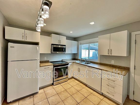 2nd image of 987 Clement Ave