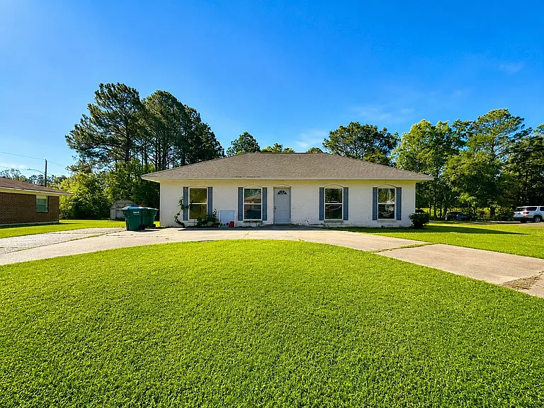 82 Holly Cir — Photo 3