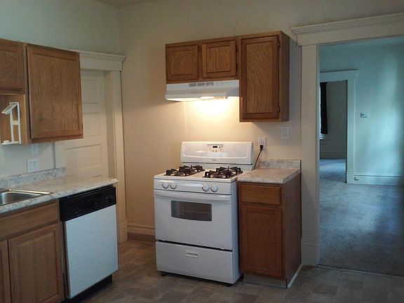 5th image of 126-128 E Maynard Ave