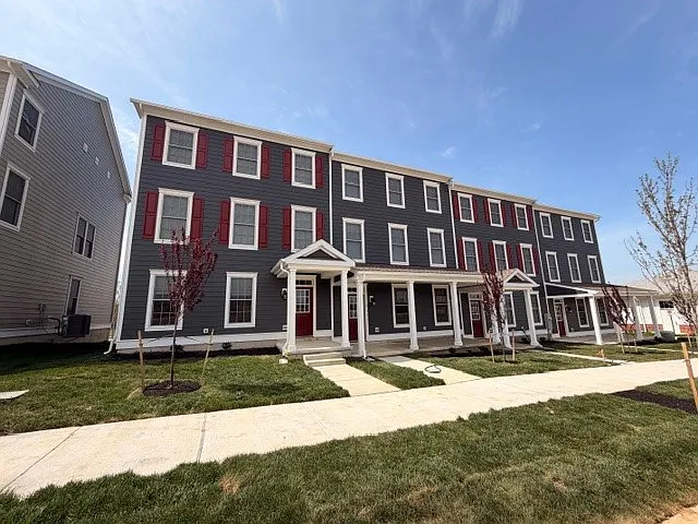 613 Mapleton Ave — Photo 2
