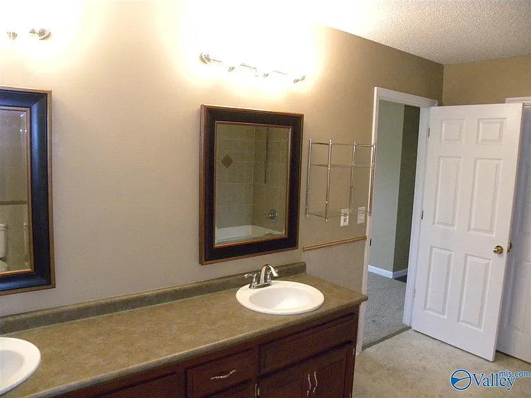 102 Pam Cir — Photo 17