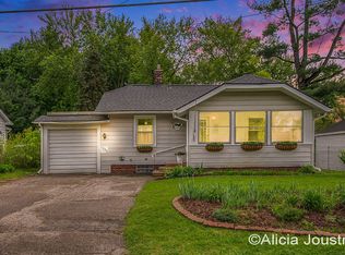 1208 Calgary St NE, Grand Rapids, MI 49505