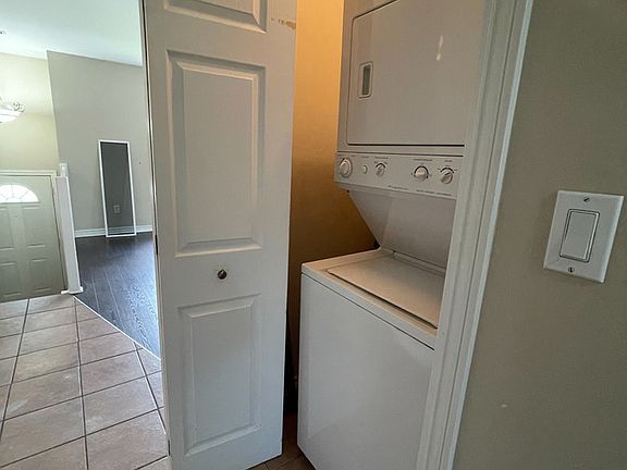 4th image of 1526 Howard Ave #1
