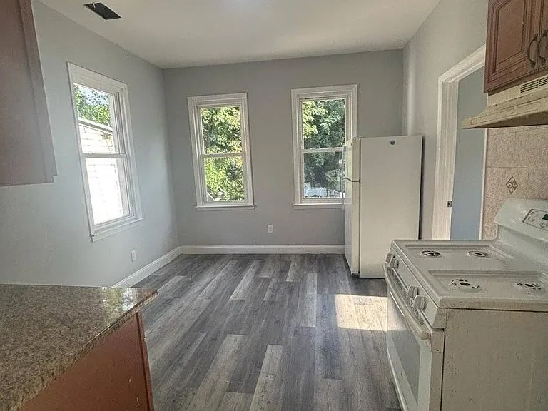 218 E 9th Ave — Photo 5