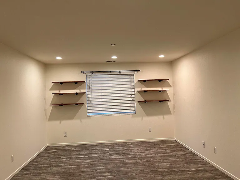 Beautiful Open Loft/Family room
