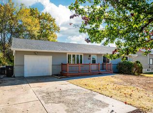 4502 NW Scenic Dr, Peoria, IL 61615