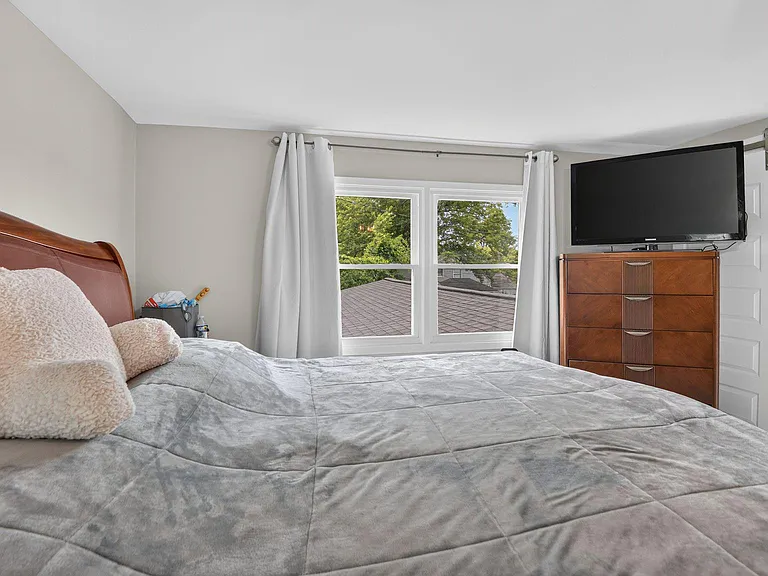 12420 Seabury Ln — Photo 32