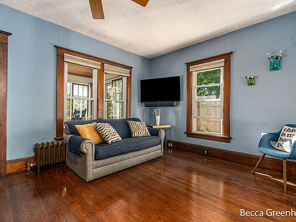 5th image of 2111 Melita Ave NE