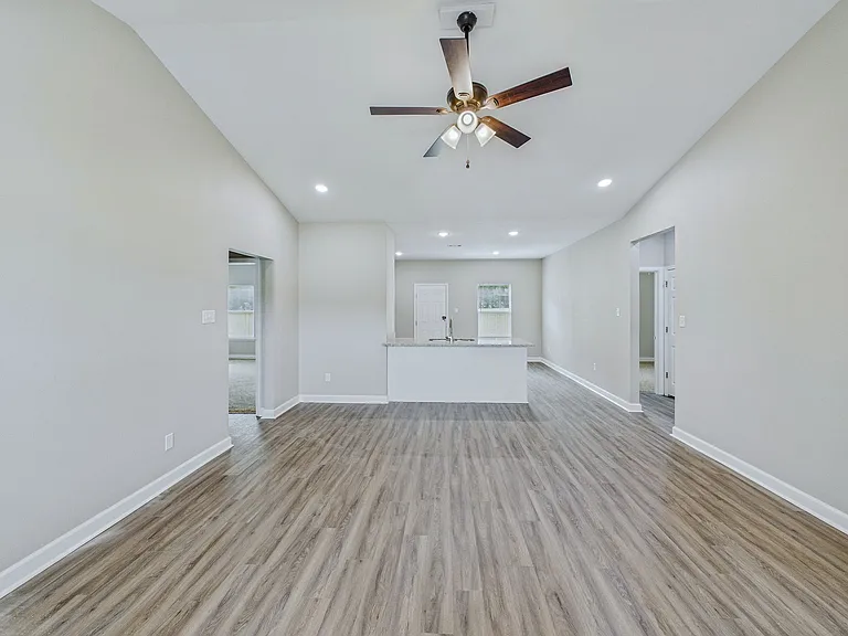 402 Redbud Ct — Photo 11