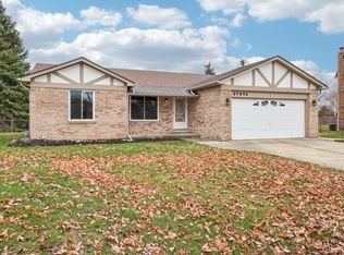 37076 Evergreen Dr, Sterling Heights, MI 48310