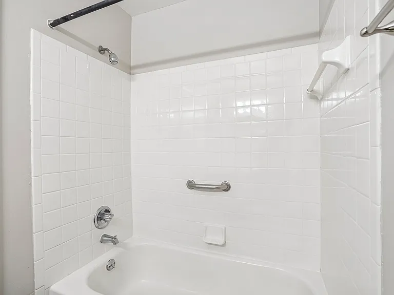 Regency Place Apartments — Photo 22