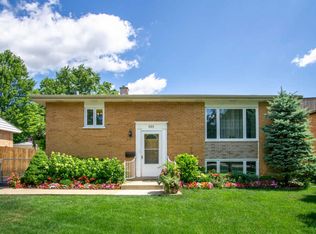 385 S Wolf Rd, Wheeling, IL 60090