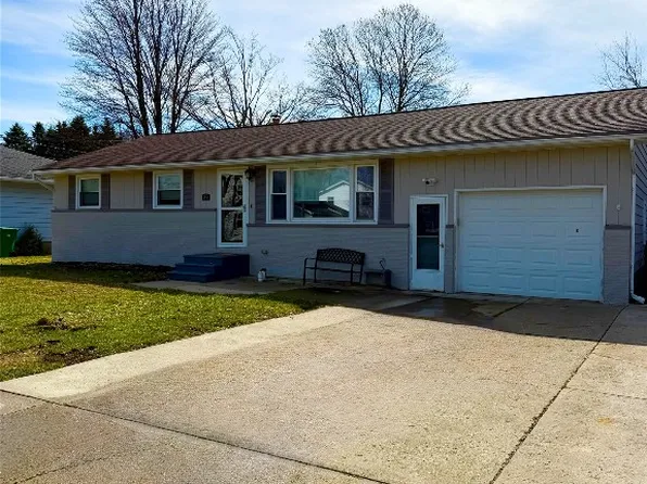 39 Dewey Dr, Girard, PA 16417