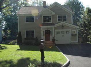 16 Manor Rd, Old Greenwich, CT 06870