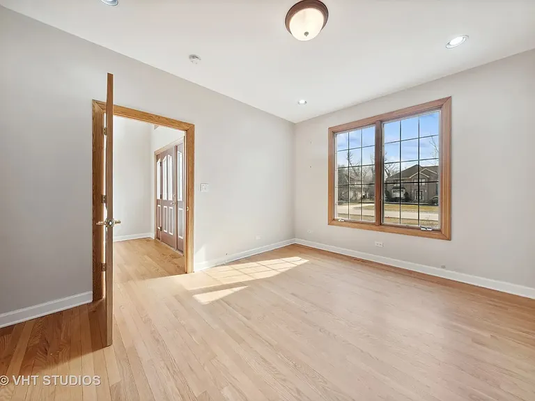 17W234 Massel Ct — Photo 10